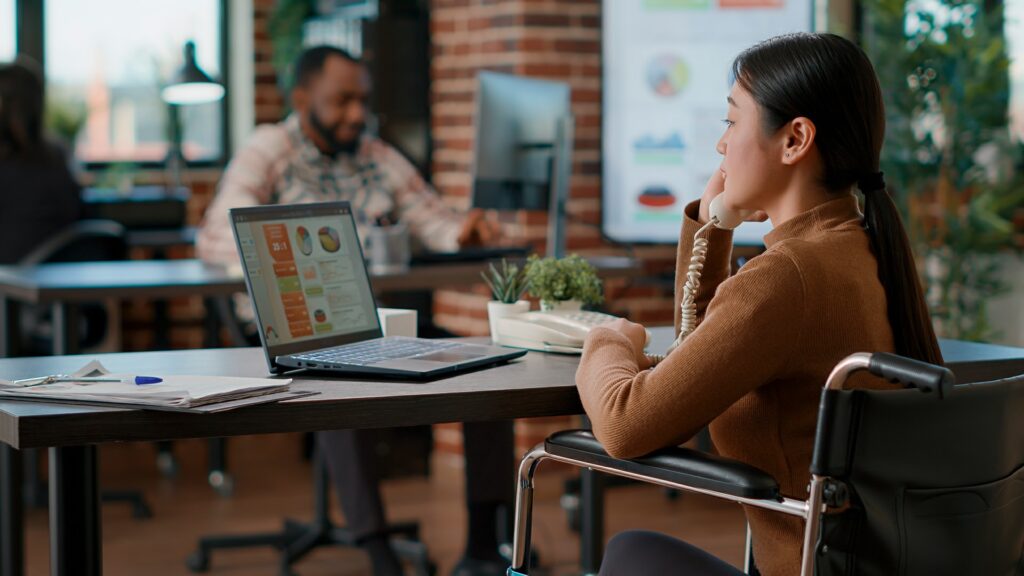 it-agency-collaborating-with-web-design-partner